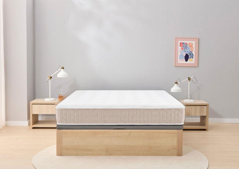 Colchón Marmota Visco Premium sobre canapé abatible madera